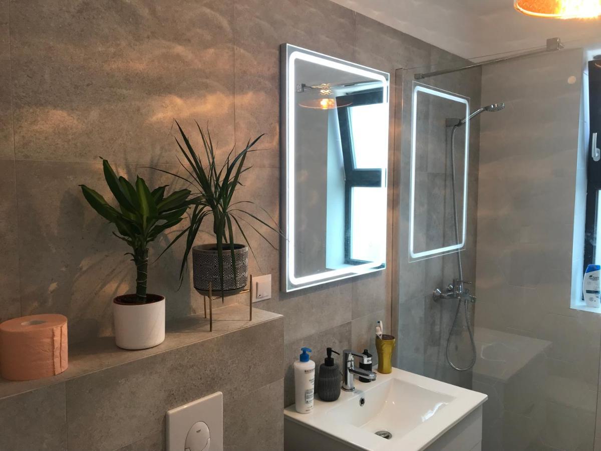 The Home - Airport & Therme Friendly Tunarii Екстериор снимка